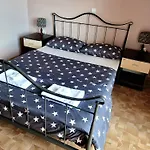 4 Guest house *